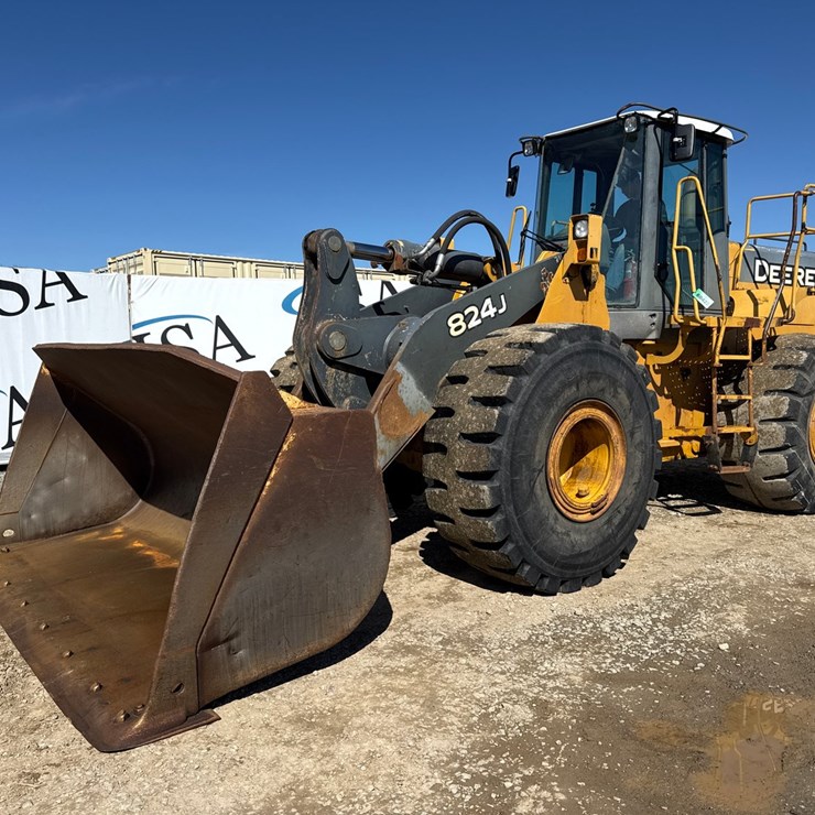 DEERE 824J