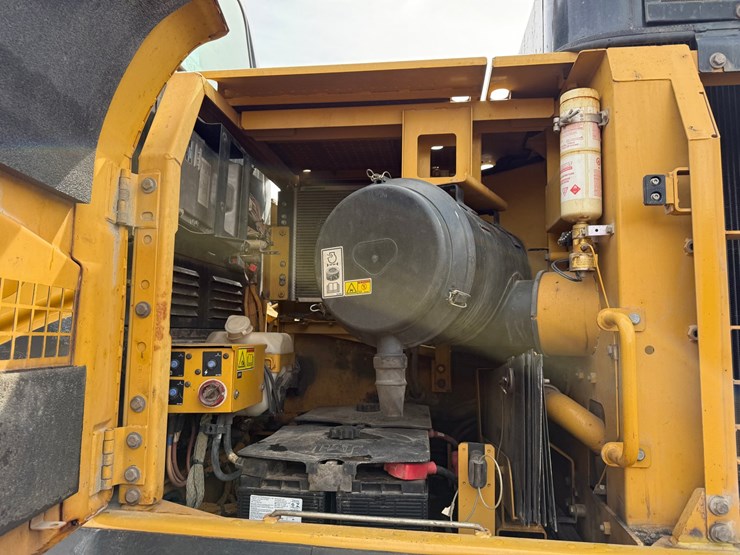 caterpillar-330d-image-54