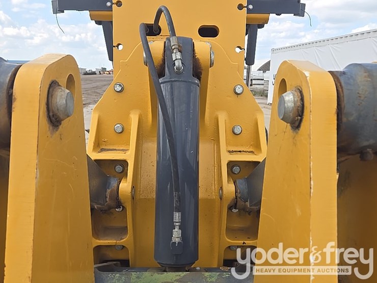 2019-deere-670g-image-31