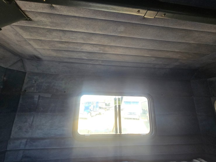 1996-peterbilt-377-image-74