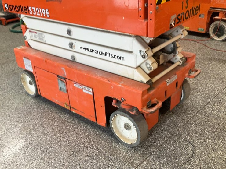 #421-•-2018-snorkel-19'-scissor-lift-image-13