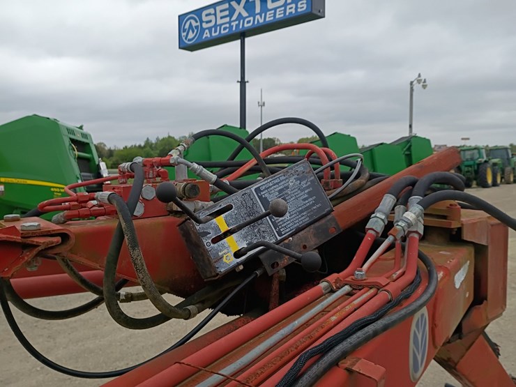 new-holland-216-image-22