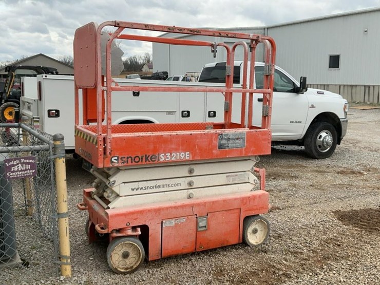 #414-•-2019-snorkel-19'-scissor-lift-image-1