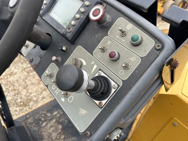 caterpillar-ap-600d-image-39