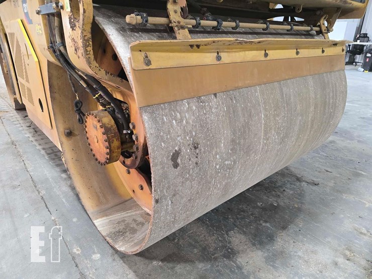 2017-caterpillar-cb10-image-9