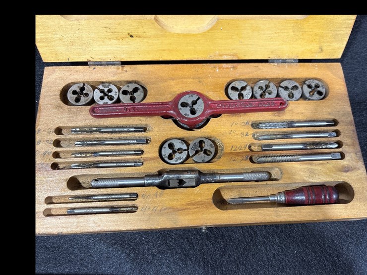 #737-•-set-of-tap-and-dies-image-2