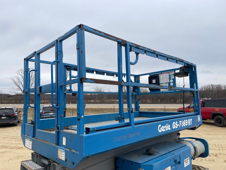 #7514-•-(s-2)-2012-genie-3369-rough-terrain-scissor-lift-image-17