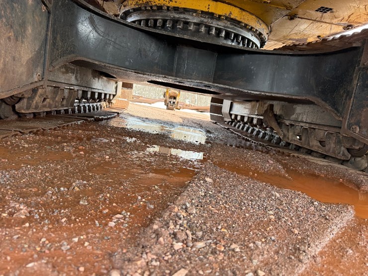 caterpillar-330d-image-114