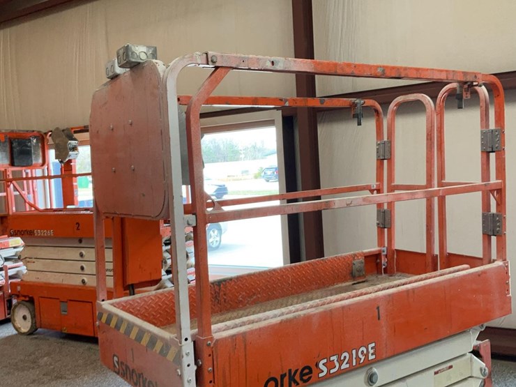 #408-•-2017-snorkel-19'-scissor-lift-image-20