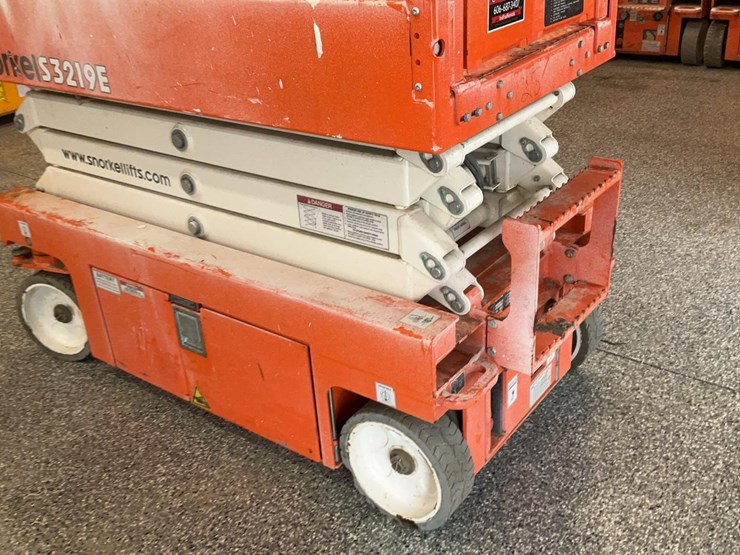 #430-•-2023-snorkel-19'-scissor-lift-image-21