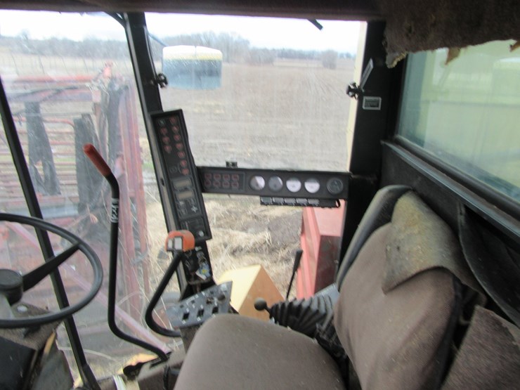 new-holland-tr96-image-25