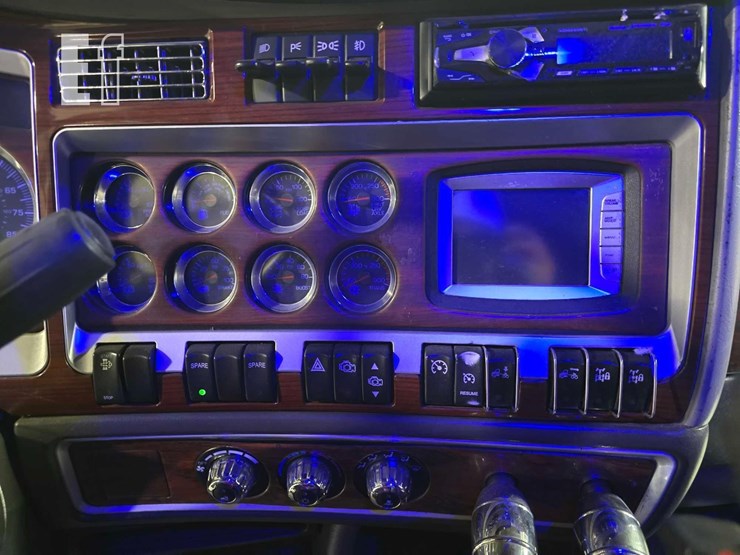 2009-kenworth-t660-image-14