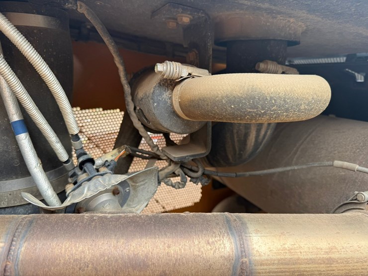 2016-case-1650m-image-34