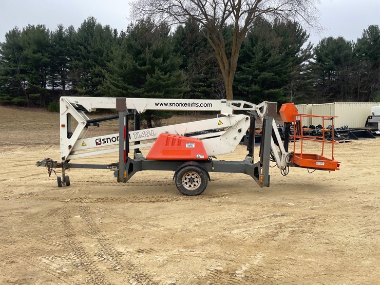 #7513-•-(m-4)-2018-snorkel-tl49j-towable-boom-lift-image-1