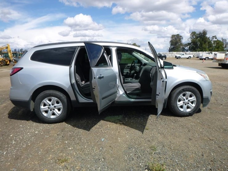 2015-chevrolet-traverse-image-15