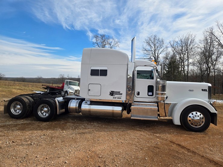2014-peterbilt-389-image-25