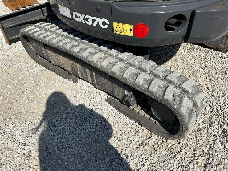 2023-case-cx37c-image-16