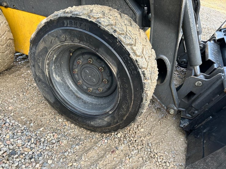 2017-new-holland-l218-image-12