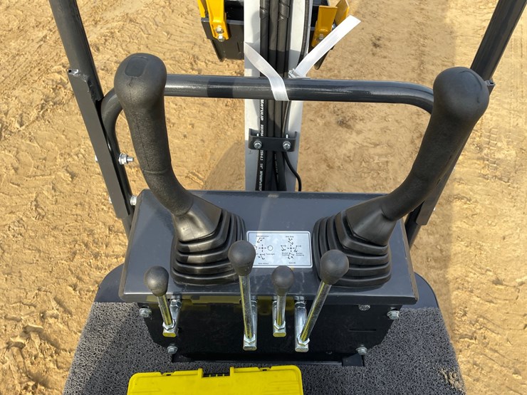 #1043-•-new-ats-d12d-mini-excavator-image-13