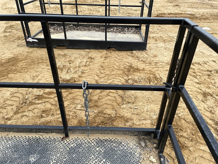 #7533-•-8'-work-platform-with-fork-pockets-image-11