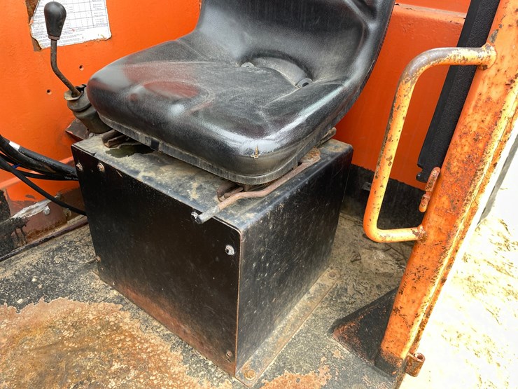 2005-jlg-g9-43a-image-54