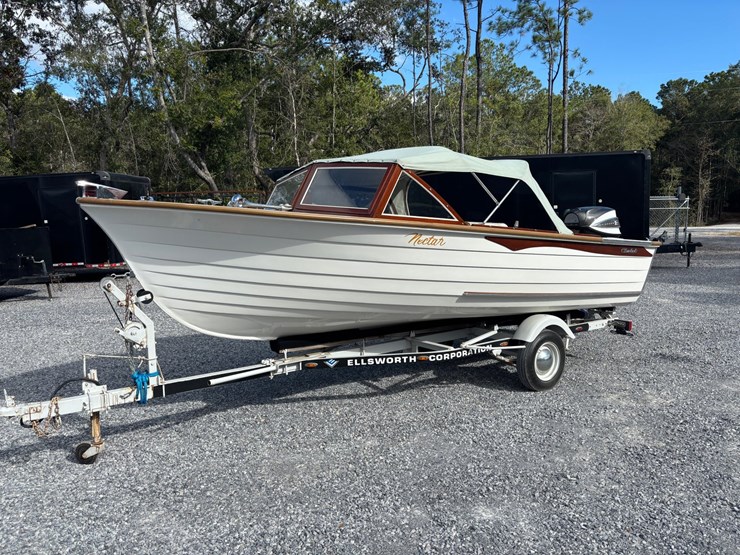#9548-•-the-“nectar”-–-17’-vintage-wooden-boat,-true-collector’s-piece-image-19