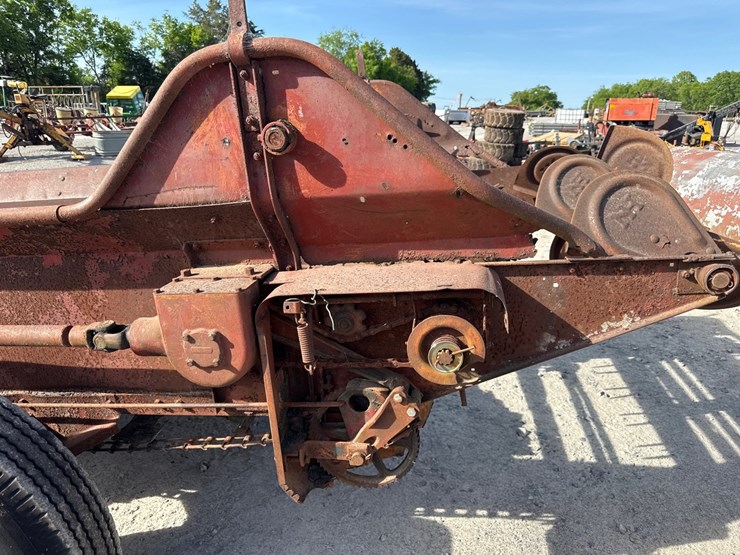 new-holland-331-image-7