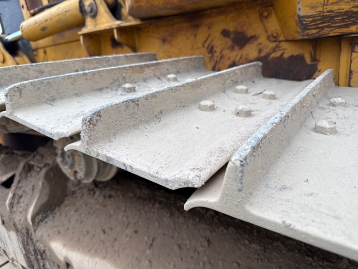 2005-deere-700j-xlt-image-60