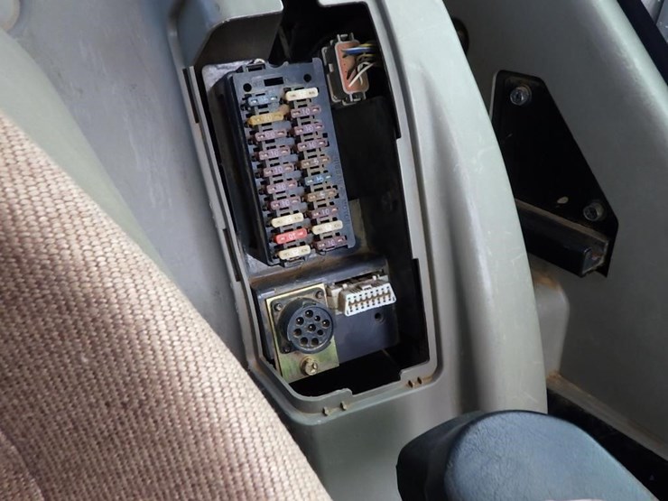 2014-case-cx145c-image-45