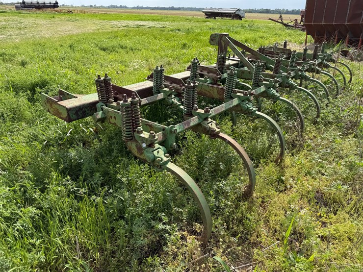 #45300-•-16'-chisel-plow-image-4