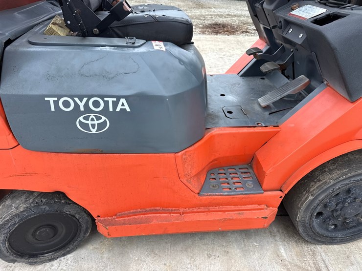 toyota-7fgcu25-image-17