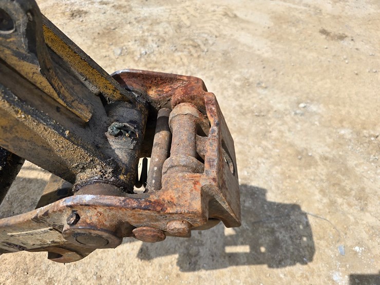 2005-caterpillar-420d-image-56