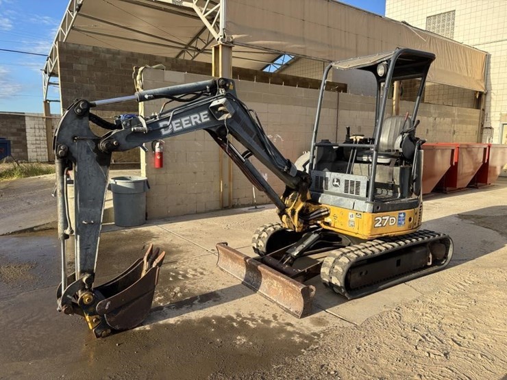 2006-deere-27d-image-1