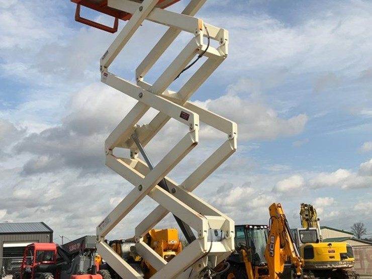 #400-•-2017-snorkel-4wd-rough-terrain-27'-scissor-lift-image-33