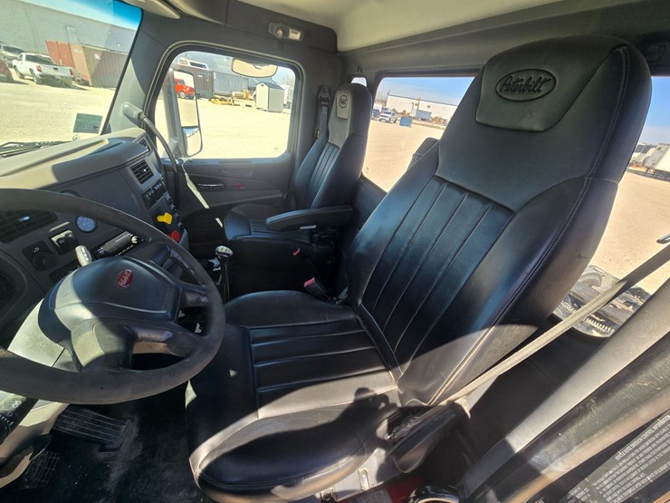 2016-peterbilt-579-image-50