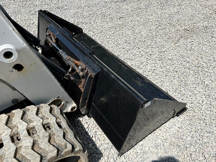 84"-low-pro-skid-steer-bucket-image-4