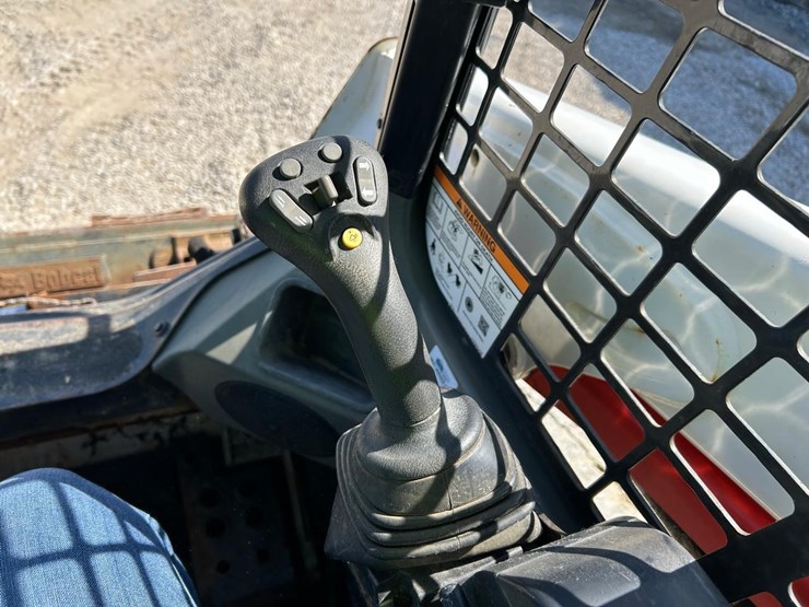 2017-bobcat-t550-image-21