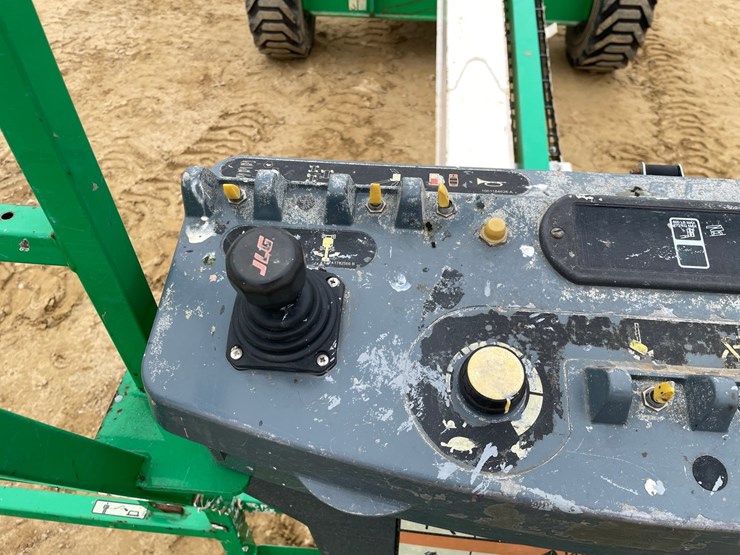 2016-jlg-400s-image-45