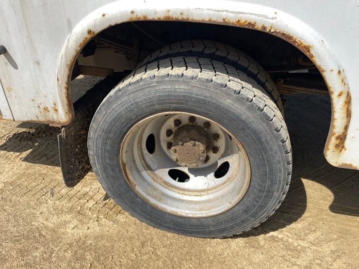 2011-ford-f550-image-100