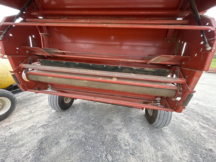 hesston-856a-image-7