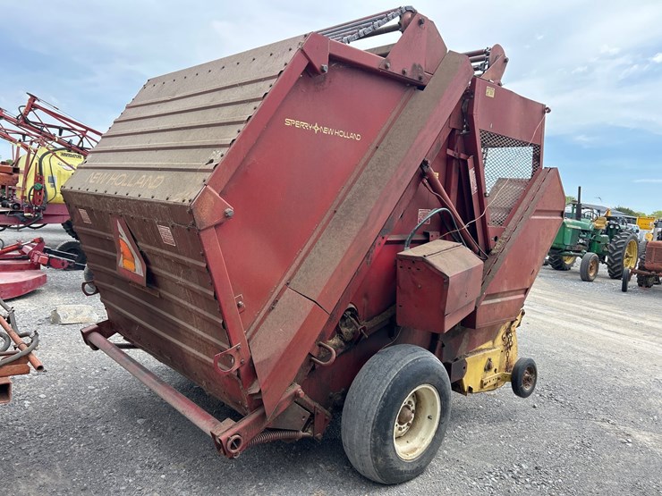 new-holland-852-image-4