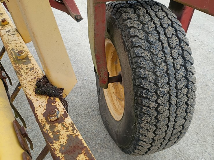 new-holland-216-image-21