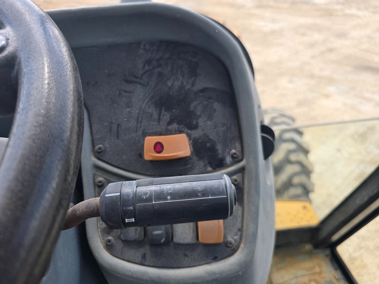 2005-caterpillar-420d-image-83