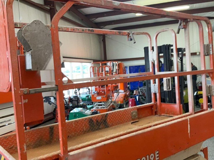#415-•-2019-snorkel-19'-scissor-lift-image-21