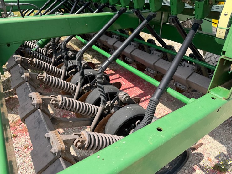 john-deere-1590-image-37