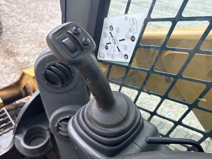 2017-caterpillar-279d-image-33