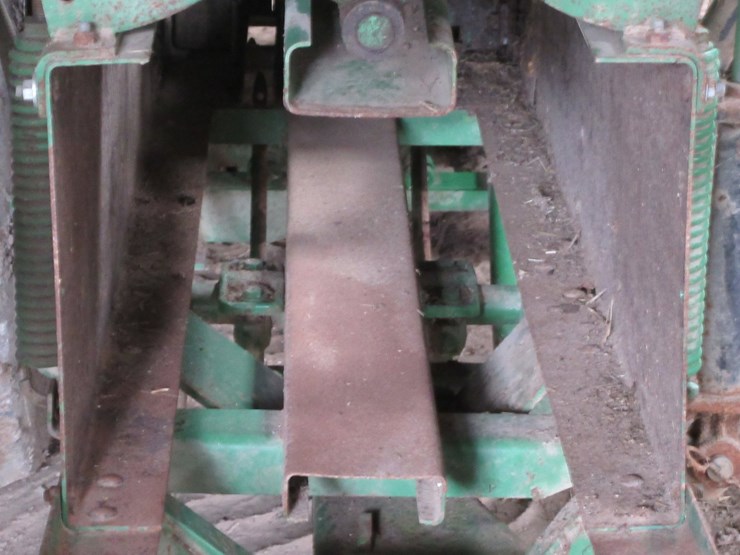 john-deere-336-image-9