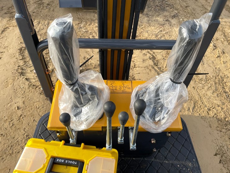 #1039-•-new-ats-rt12r-mini-excavator-image-14