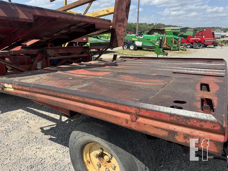 new-holland-1069-image-8