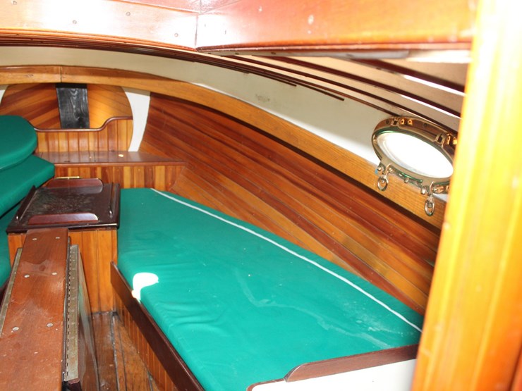 #9545-•-grimmalkin-–-18'-fenwick-williams-classic-wooden-catboat-w/-trailer-image-64